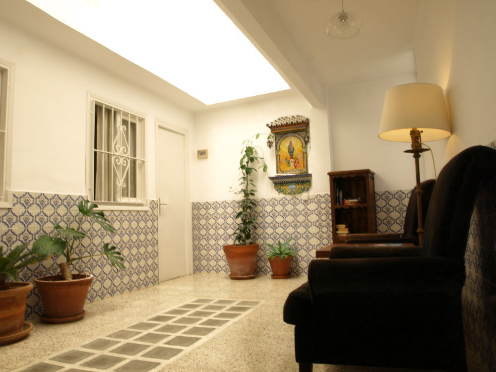 Hostal The Monkey Room Marbella Exterior photo